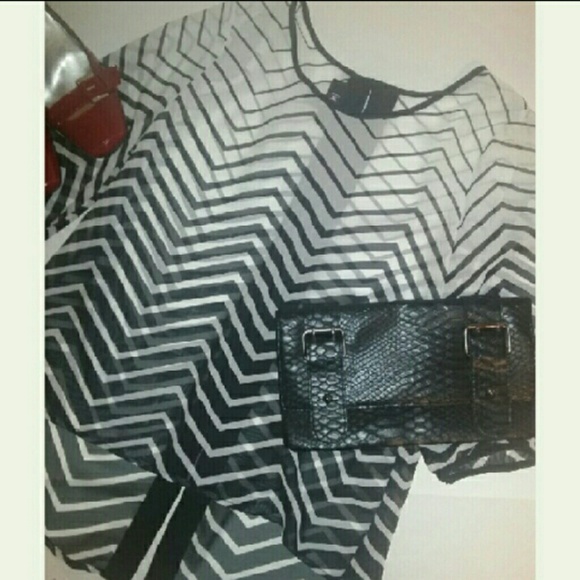 🆕BCX Chevron Hi-Low Hem Sheer Black & White Top - Picture 6 of 6